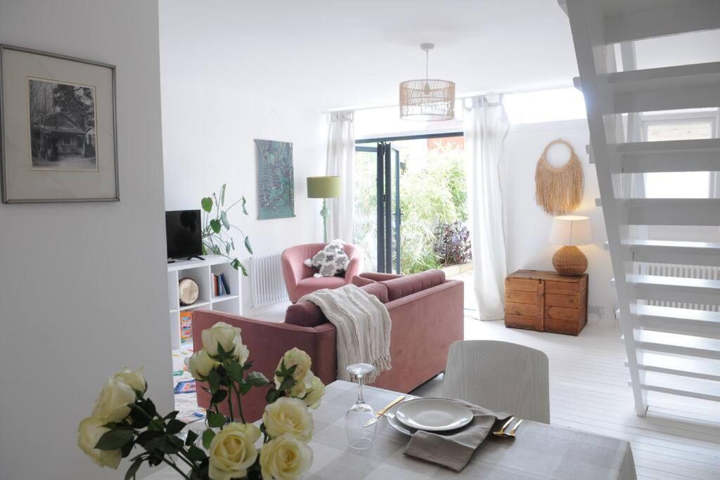 Light Filled Mid- Century 3 Bed Cottage In Dulwich London Eksteriør bilde