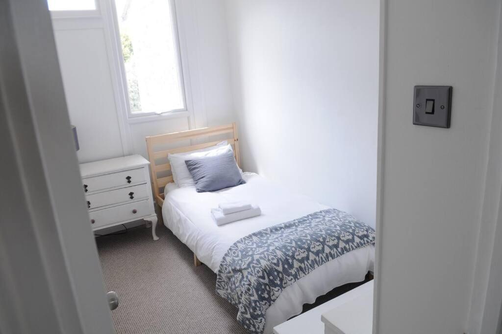 Light Filled Mid- Century 3 Bed Cottage In Dulwich London Eksteriør bilde