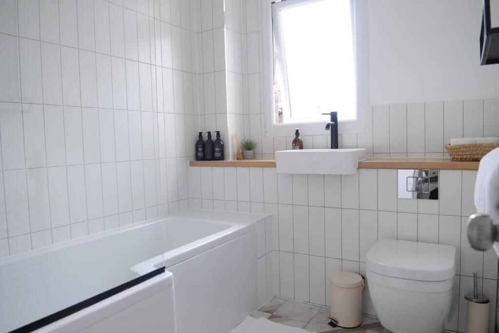 Light Filled Mid- Century 3 Bed Cottage In Dulwich London Eksteriør bilde